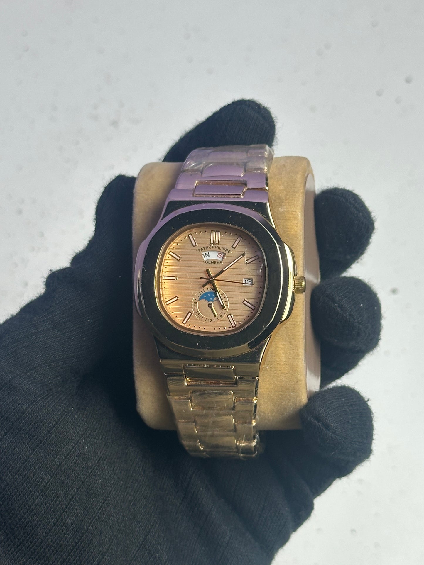 Patek Philippe Tiffany – Gold Chain, Gold Dial